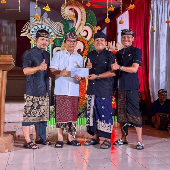 Foto Istimewa Hut ST: Bupati Badung I Wayan Adi Arnawa menghadiri perayaan HUT ke-63 Sekaa Teruna Yowana Pratyaksa Banjar Bualu, Desa Adat Bualu, Kuta Selatan, Sabtu (29/8) malam.