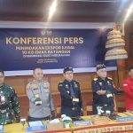 Foto Istimewa Bea Cukai: Bea Cukai Ngurah Rai bersama jajaran terkait saat menunjukkan barang bukti emas yang berhasil digagalkan saat hendak diselundupkan ke luar Bali.