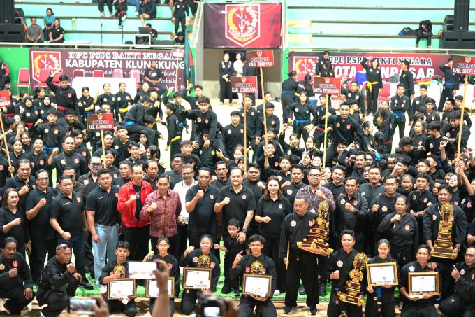 Foto Istimewa Silat: Wakil Bupati Badung Bagus Alit Sucipta saat menutup Kejuaraan Pencak Silat Bakti Negara Cup I Tahun 2026 di GOR Purna Krida Kerobokan.