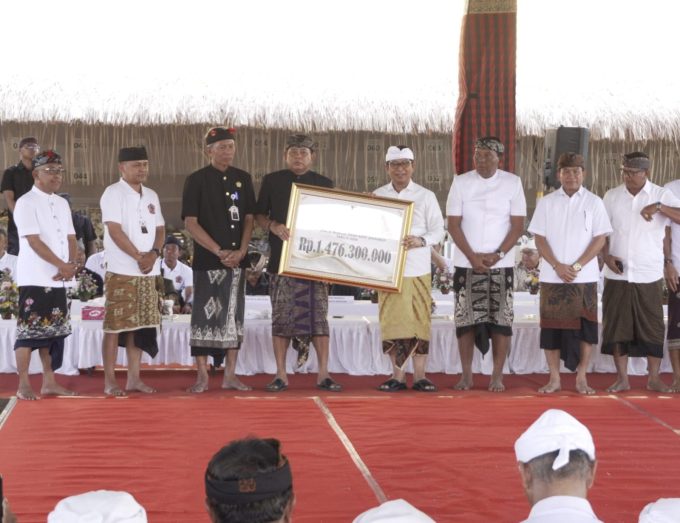 Foto Istimewa Pitra Yadnya: Bupati Badung, I Wayan Adi Arnawa saat mengadiri Upacara Pitra Yadnya di Jimbaran.