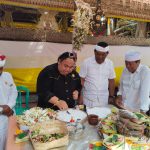 Foto Istimewa Doa Restu: Ketua DPRD Badung, I Gusti Anom Gumanti, yang sekaligus Pengrajeg Karya dan Pelingsir Arya Wang Bang Pinatih Temacun, Kuta, saat memohon doa restu kepada seluruh semeton dan masyarakat agar seluruh rangkaian upacara dapat berjalan lancar dan paripurna.